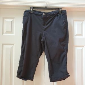 Avenue Black Chino Capri Pants 18